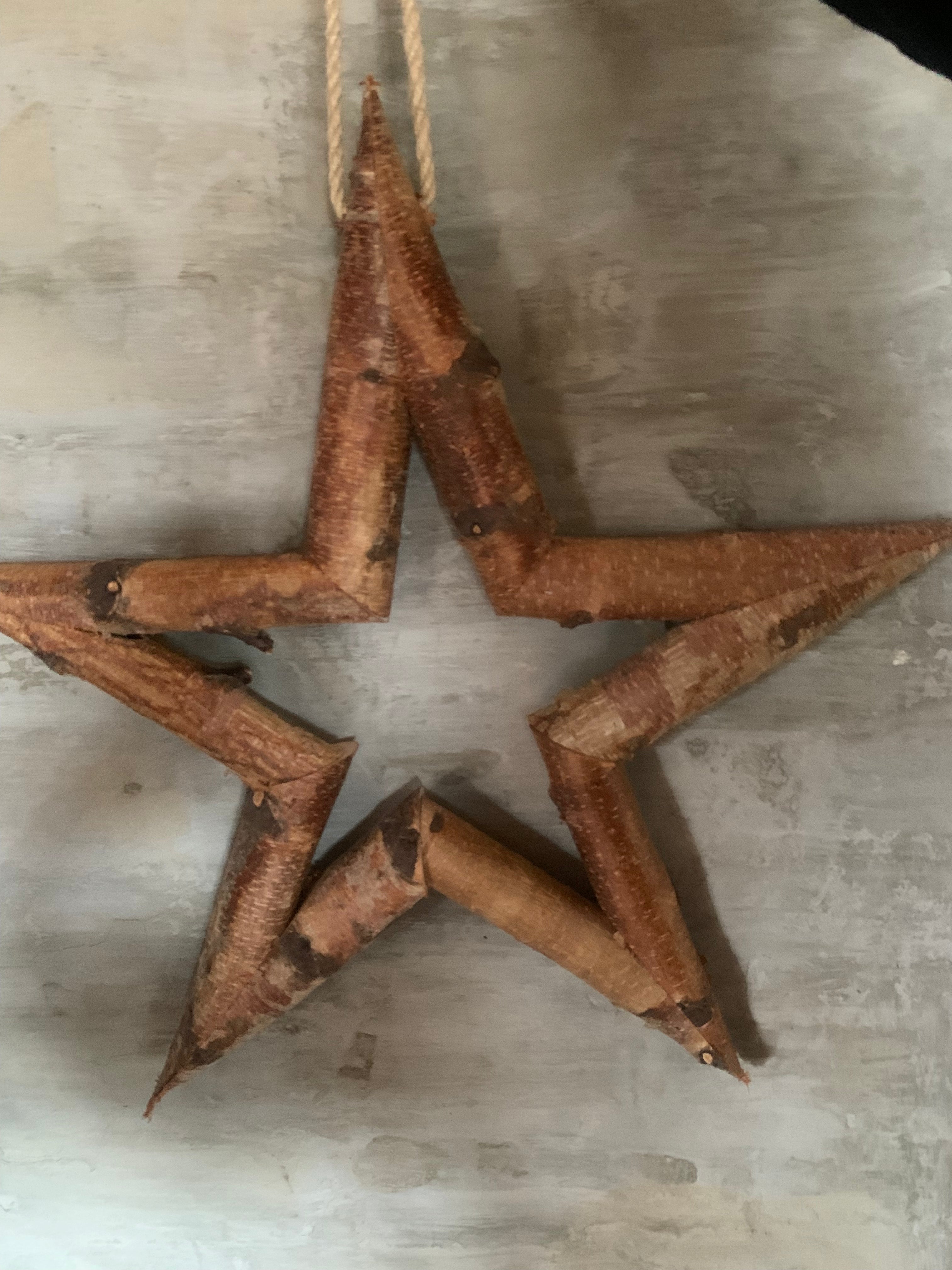 Stjerne i bjørketre med jutesnor